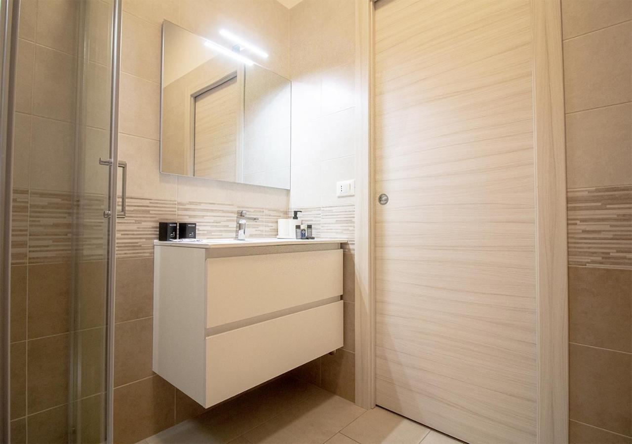 Athena Rooms - Parcheggio Privato Болонья Экстерьер фото