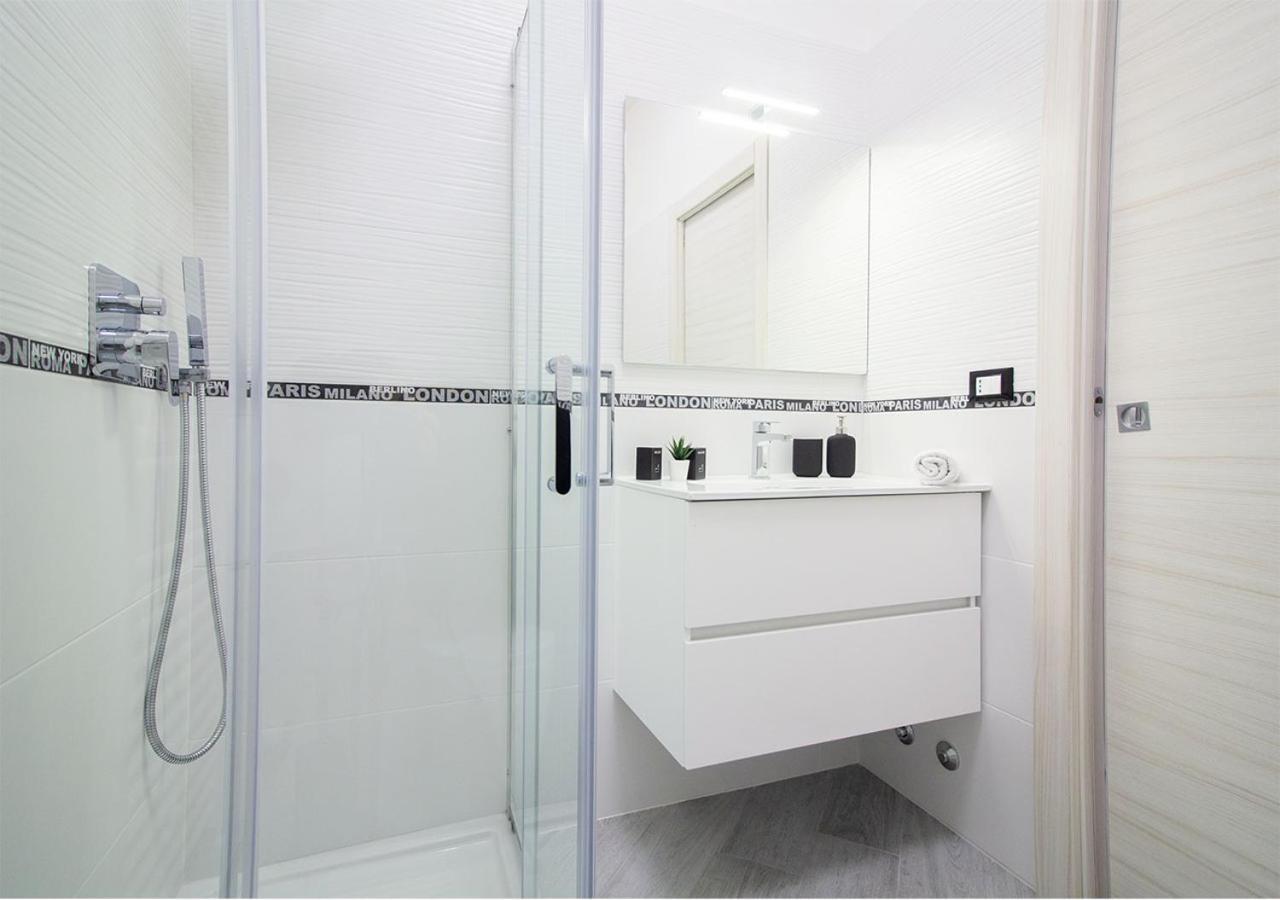 Athena Rooms - Parcheggio Privato Болонья Экстерьер фото