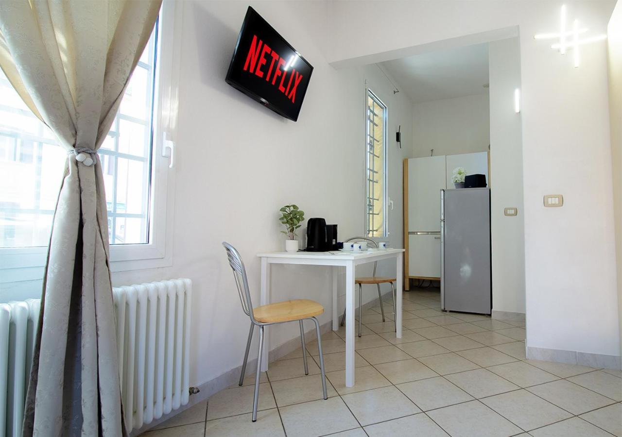 Athena Rooms - Parcheggio Privato Болонья Экстерьер фото