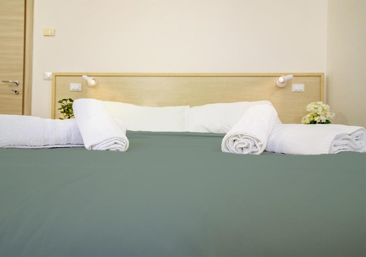 Athena Rooms - Parcheggio Privato Болонья Экстерьер фото